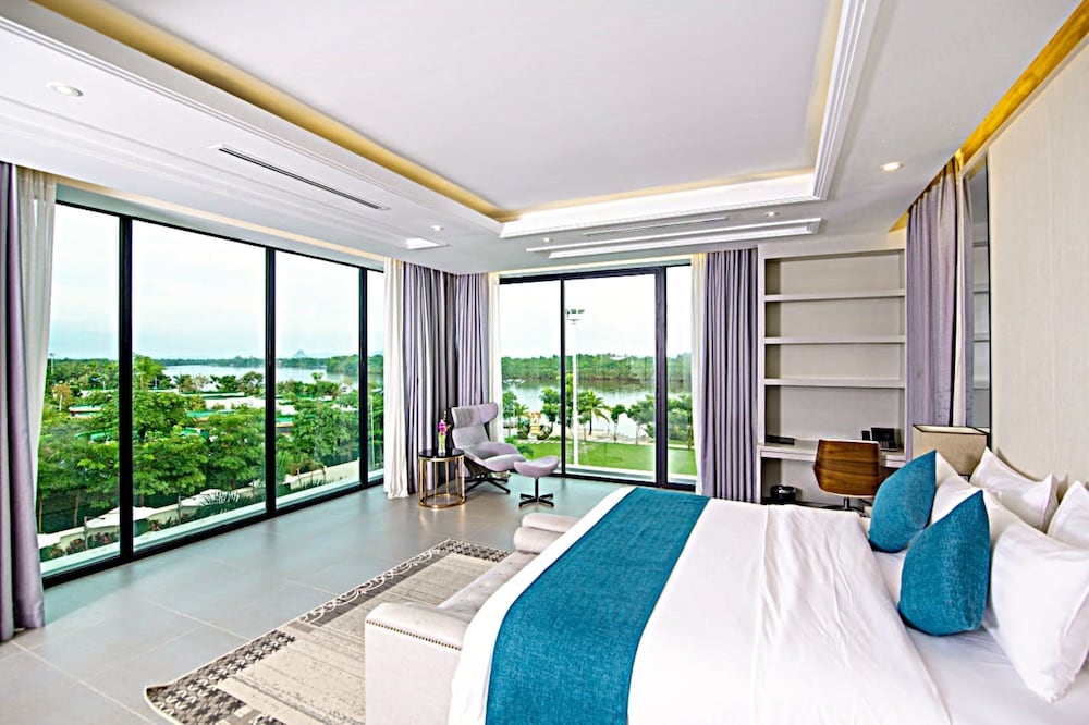 Junior Suite, Pool View - Photo 1
