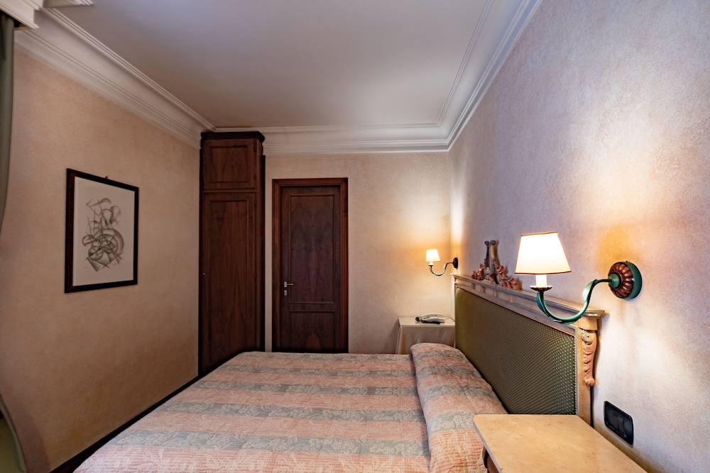 Economy Double Room - Photo 4