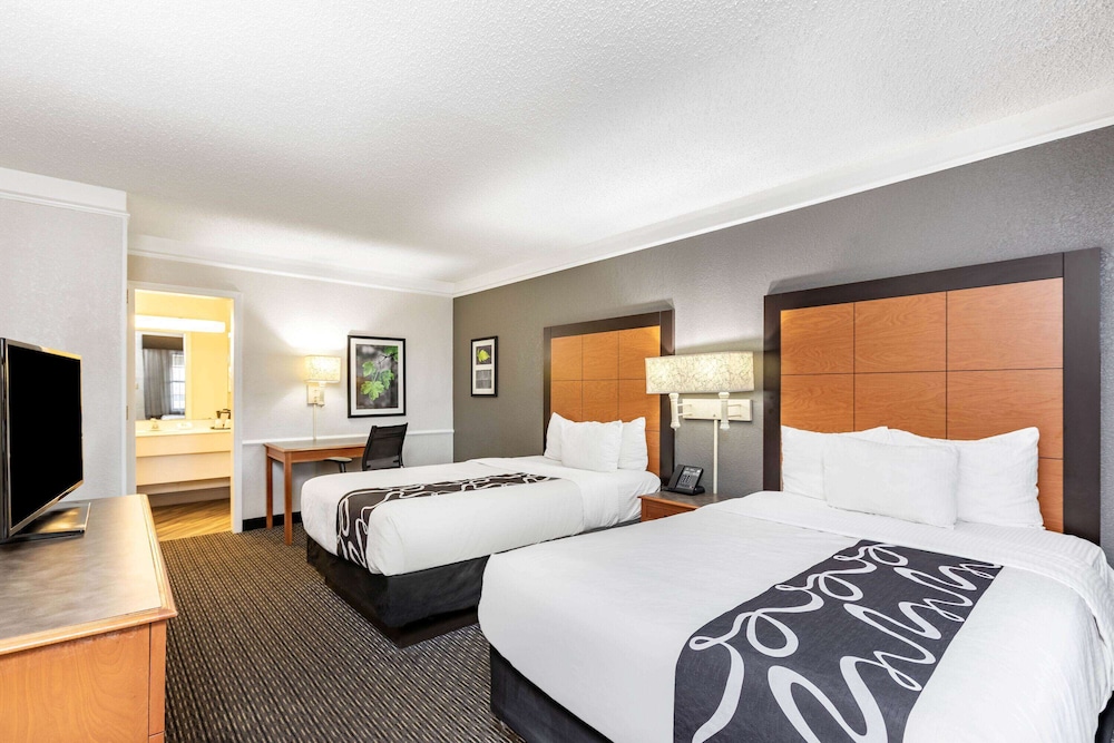 Deluxe Room, 2 Double Beds, Non Smoking photo 2