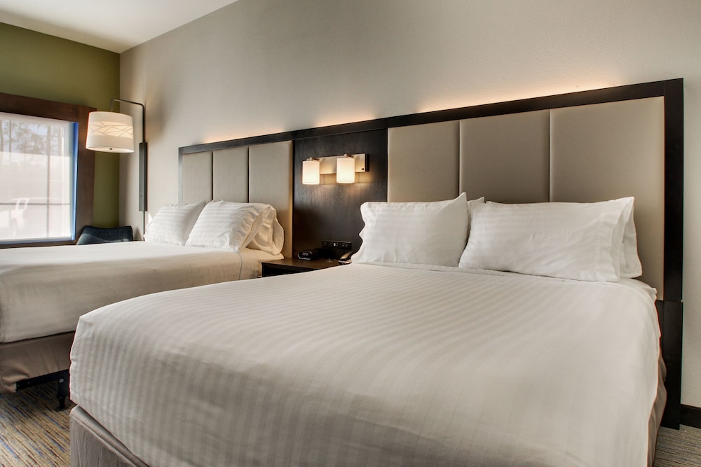 Standard Room, 2 Queen Beds, Accessible Bathtub (Communications, Accessible Tub) photo 1