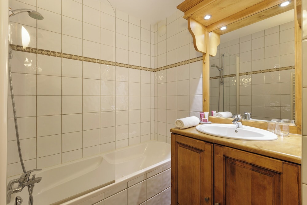 Family Apartment, Multiple Bedrooms (Vallorcine Balme 01 Ski In Ski Out) Family Apartment, Multiple Bedrooms (Vallorcine Balme 01 Ski In Ski Out)