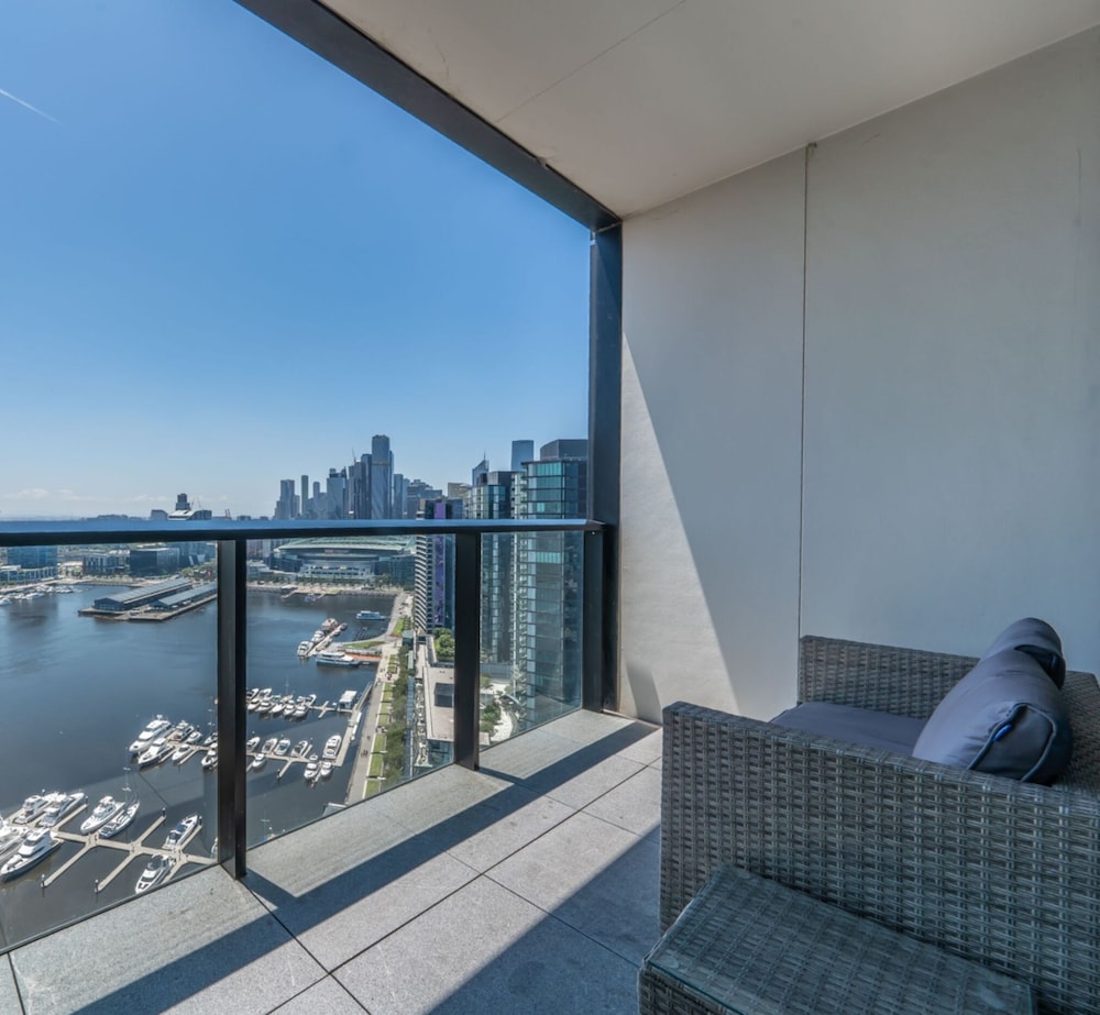 Top Floor 2 BR / 2 Lvls - Sub Penthouse - Photo 5