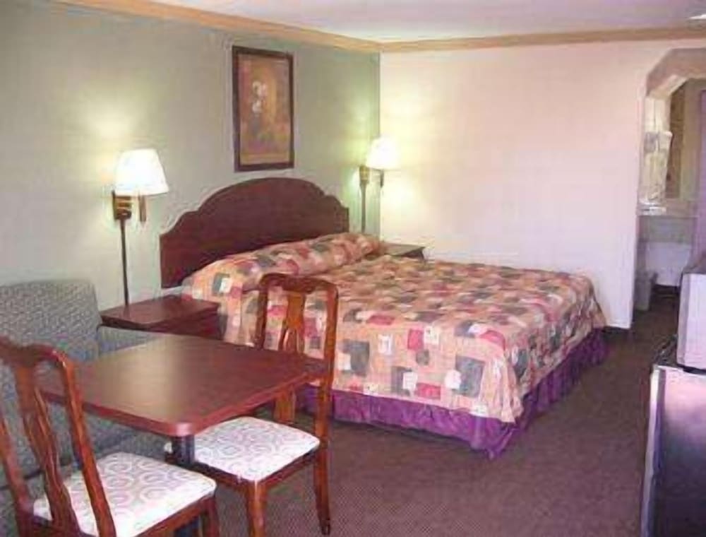 Room, 1 King Bed - Photo 6