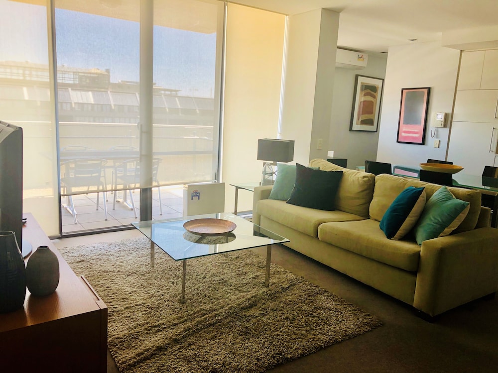 Executive One Bedroom Apartment Plus Study photo 2
