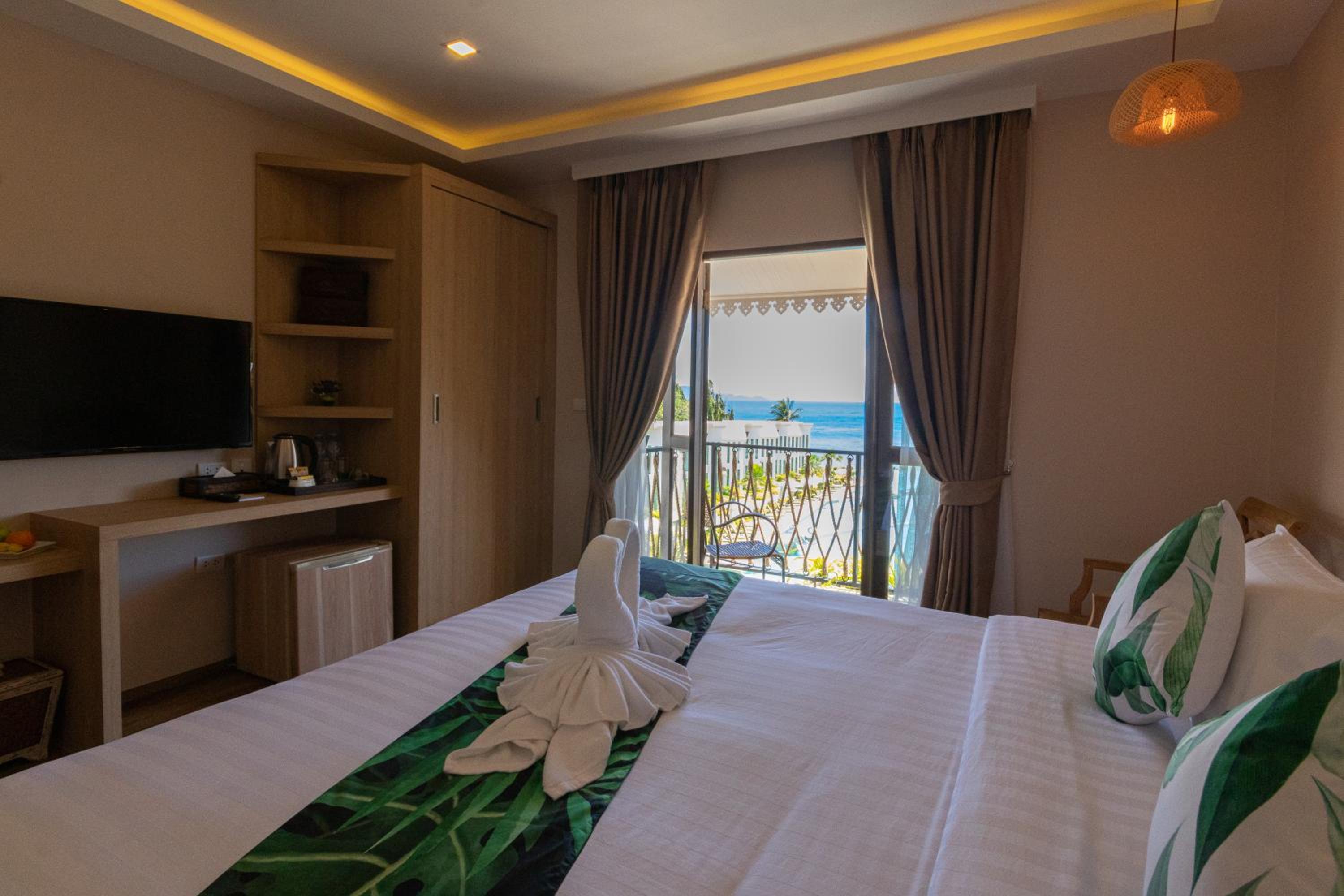 Superior Double Room With Sea View - Photo 4