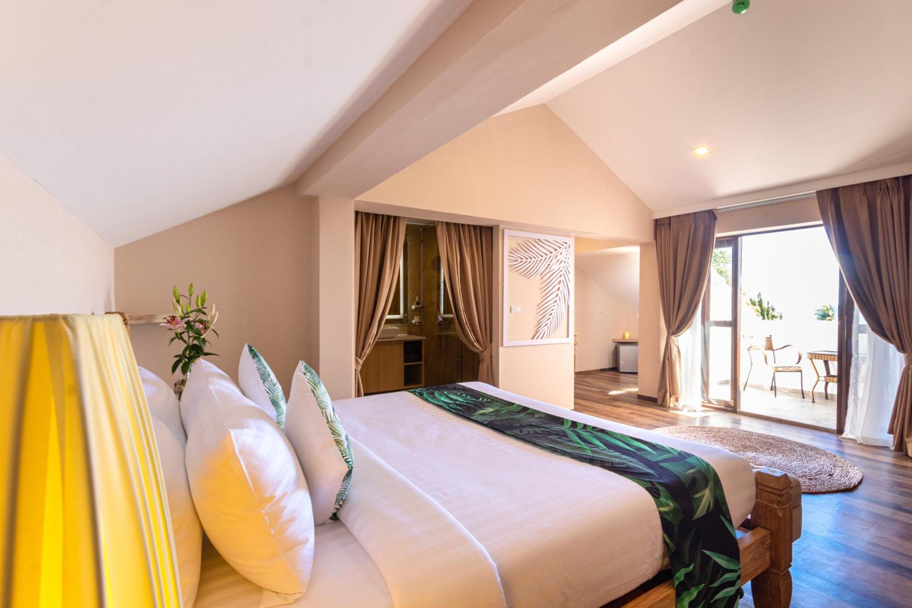 Deluxe Double Room With Sea View - Photo 4