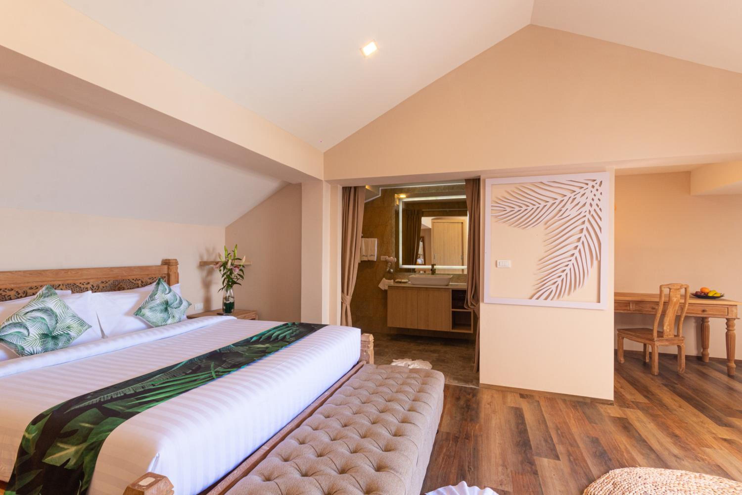 Deluxe Double Room With Sea View - Photo 3