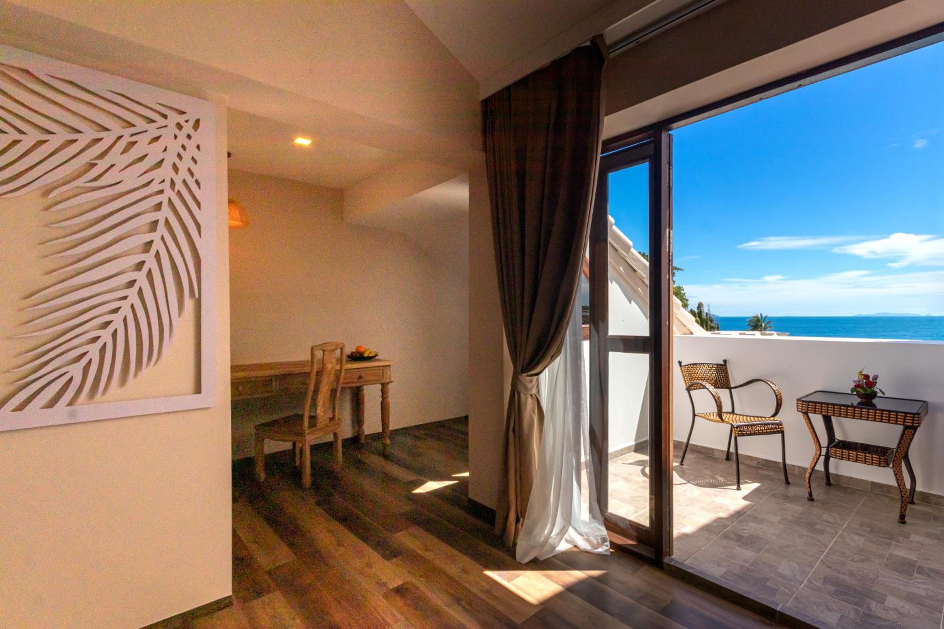 Deluxe Double Room With Sea View - Photo 2