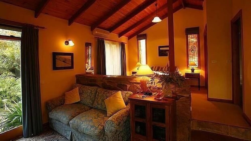 Standard Suite, 1 Bedroom, Non Smoking, Kitchen (Snowgum Cottage) photo 2