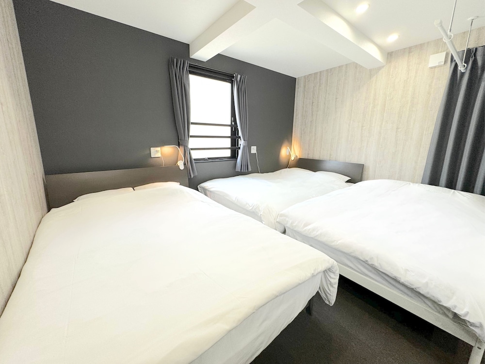 [Max 4 guest] 1R 30sqm 3beds, 5 min to nearby station (Shinjuku East 301)