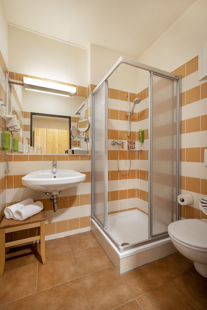 Double Room - Photo 7