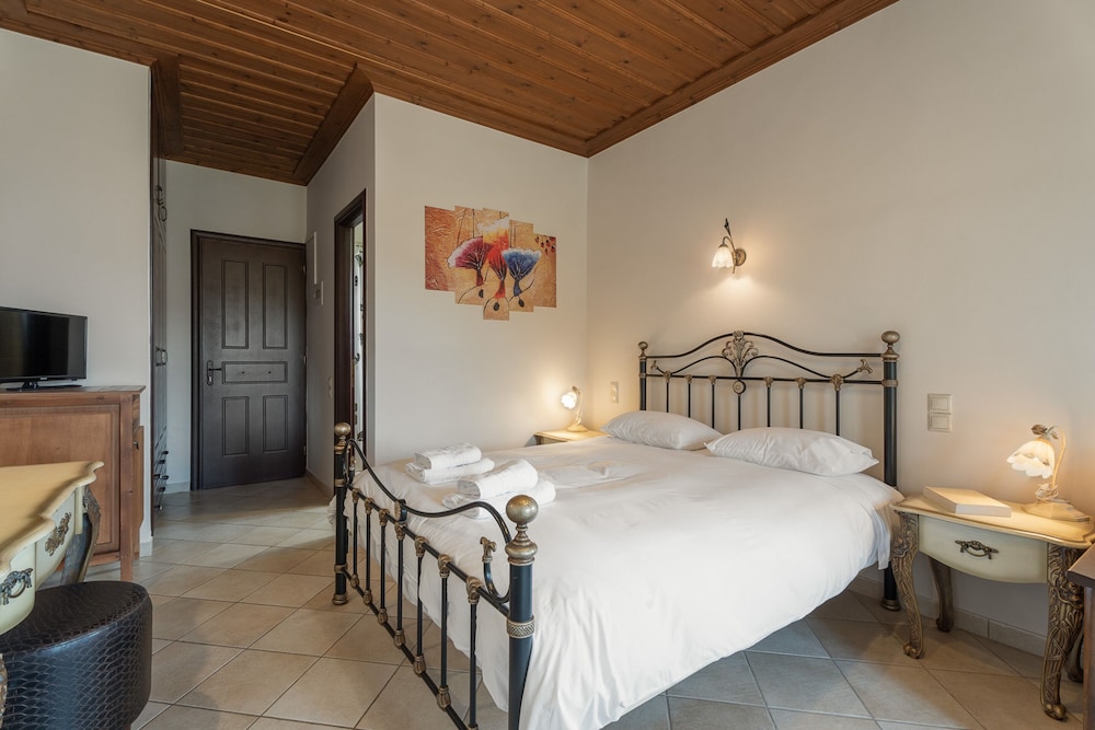 Superior Triple Room, Garden View