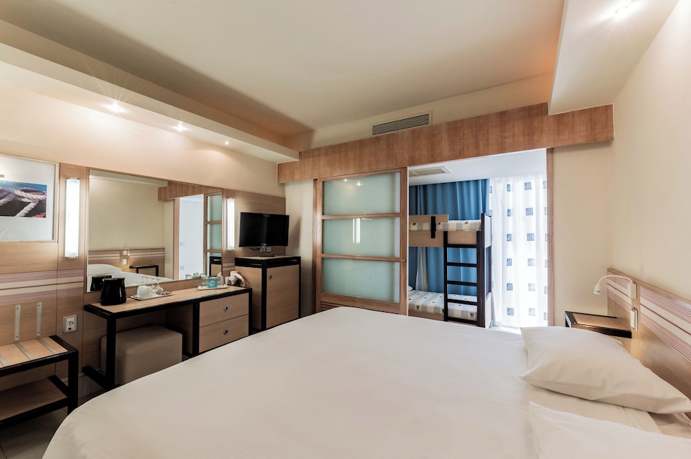 Superior Double Or Twin Room, Partial Sea View
