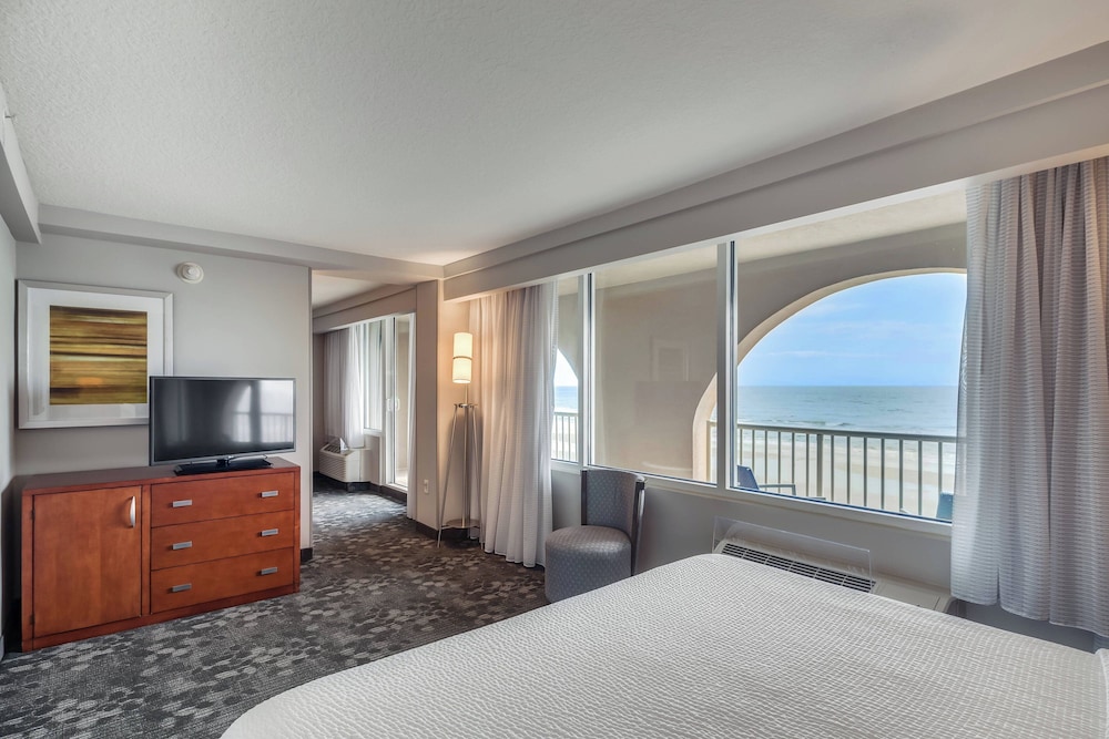 Executive Suite, 1 Bedroom, Oceanfront - Photo 2