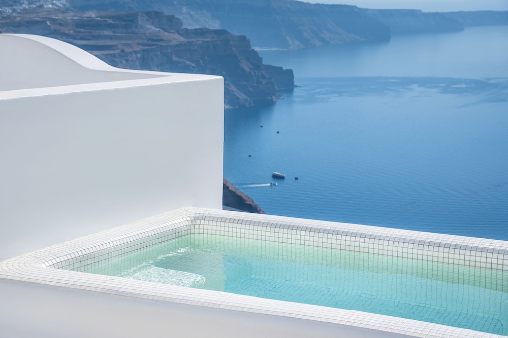 Superior Suite, Outdoor Jetted Tub, Sea View (Panoramic Caldera and Volcano View)