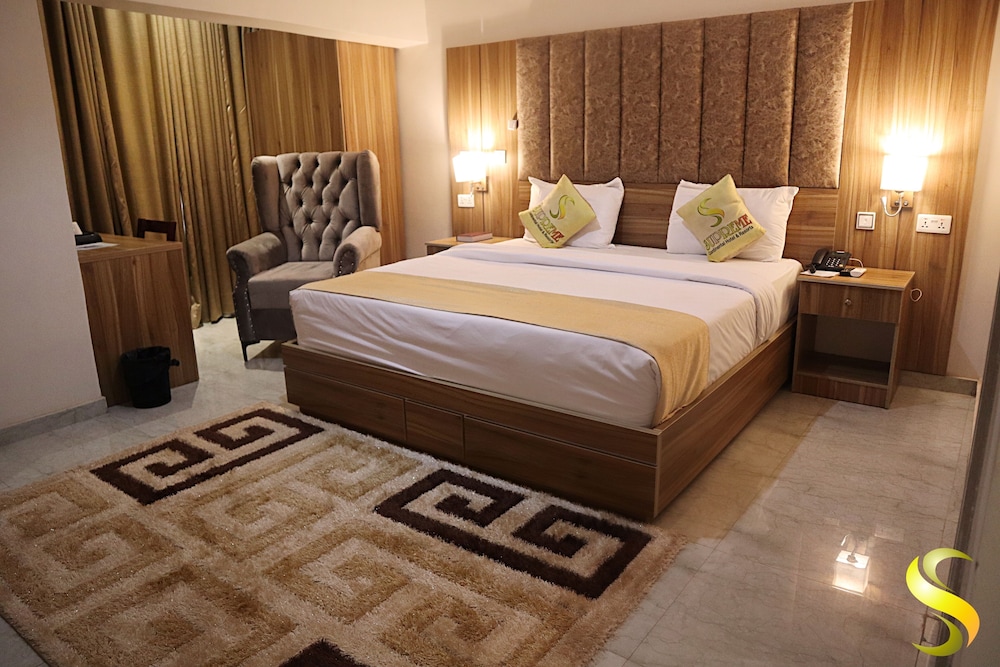 Deluxe Single Room, Balcony, Pool View photo 1