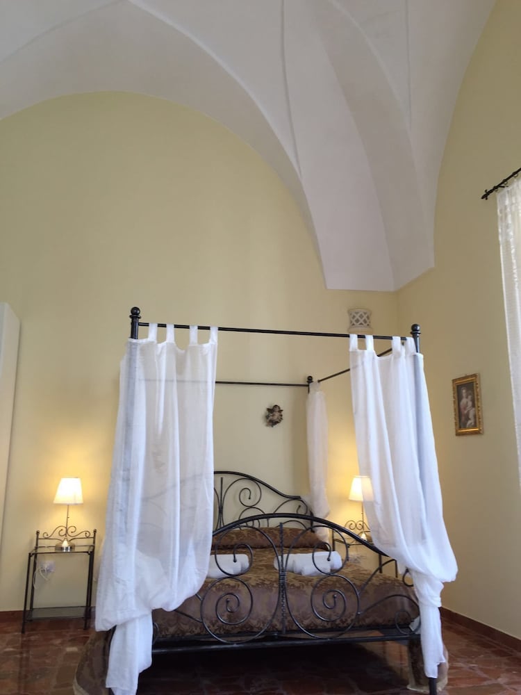 Double Room (Mbulaforbici)