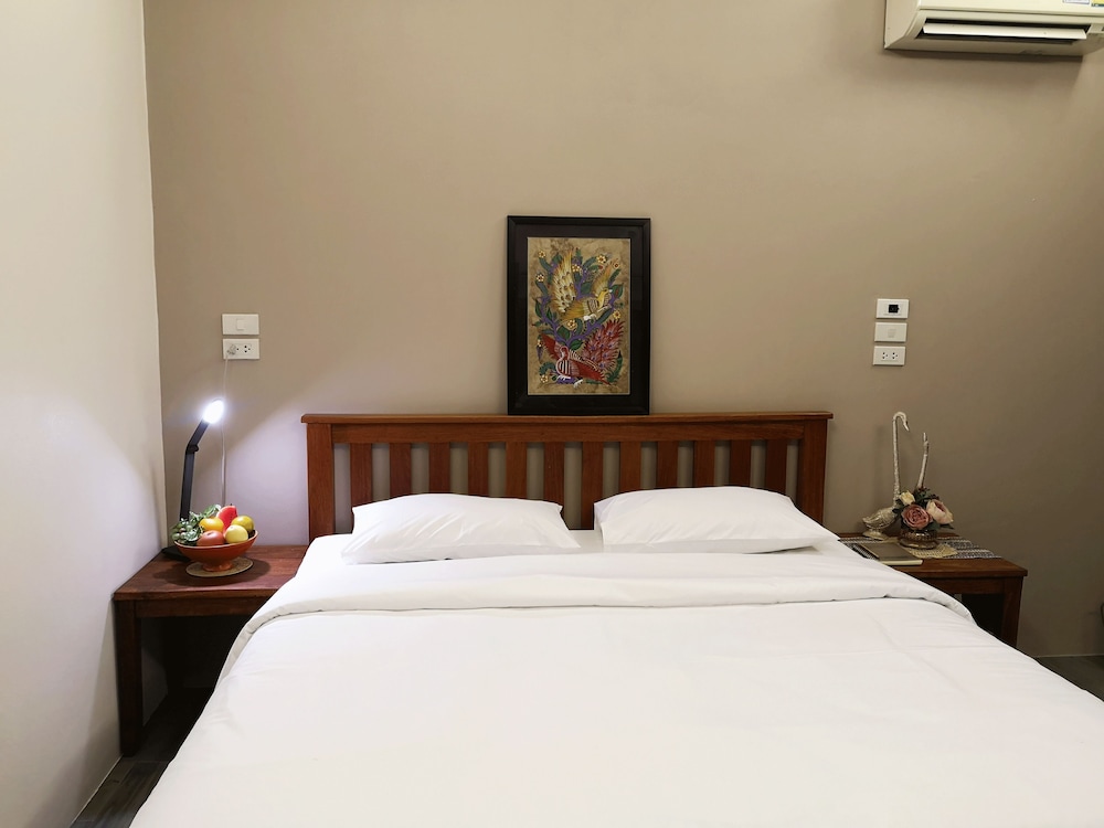Deluxe Suite, 1 King Bed, Terrace