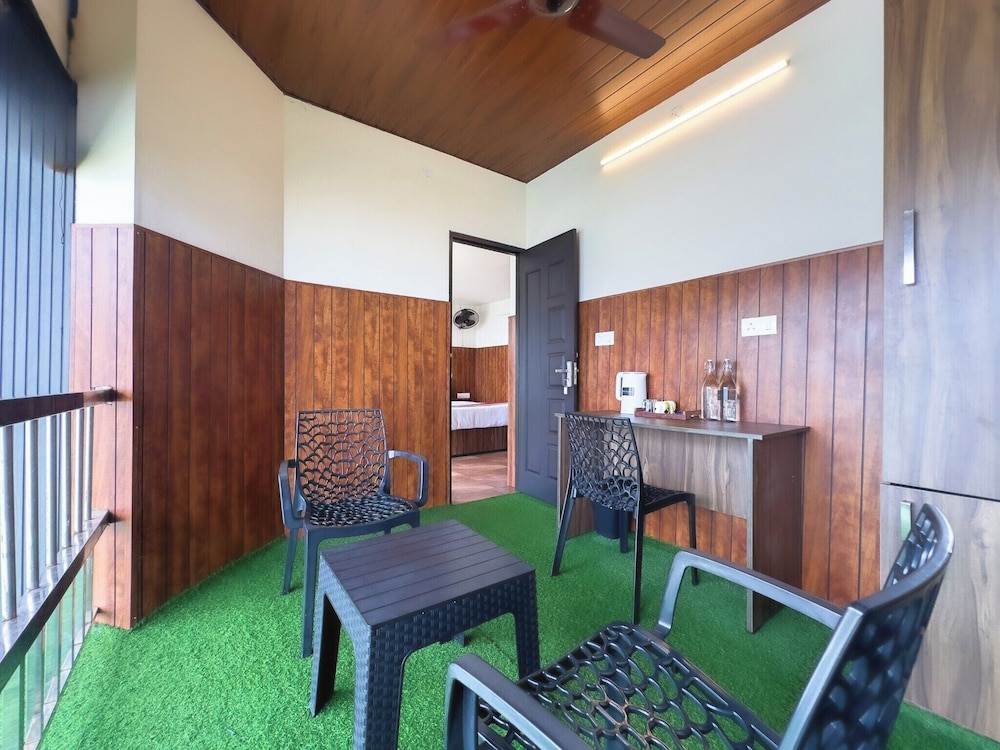 First Floor - Pool & Sea View Suite photo 2