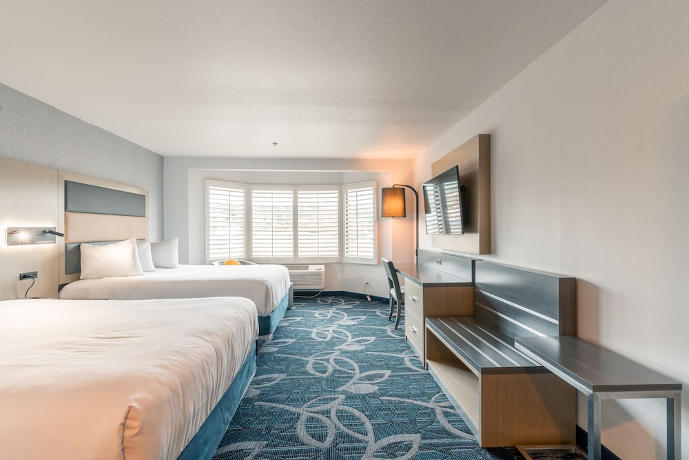Deluxe Room, 2 Queen Beds, Accessible - Photo 1