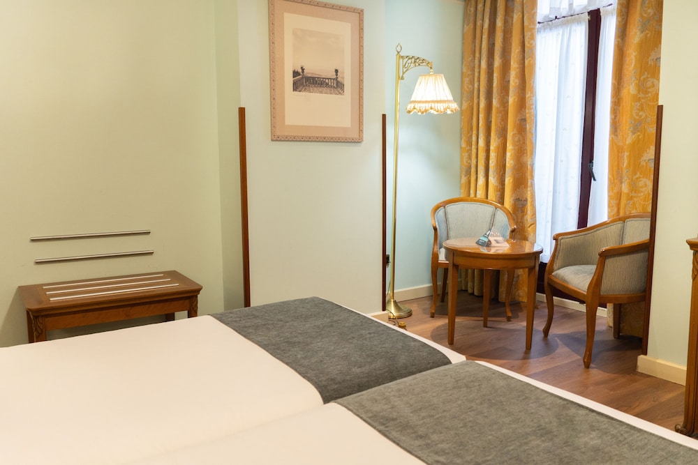 Economy Double Room - Photo 7