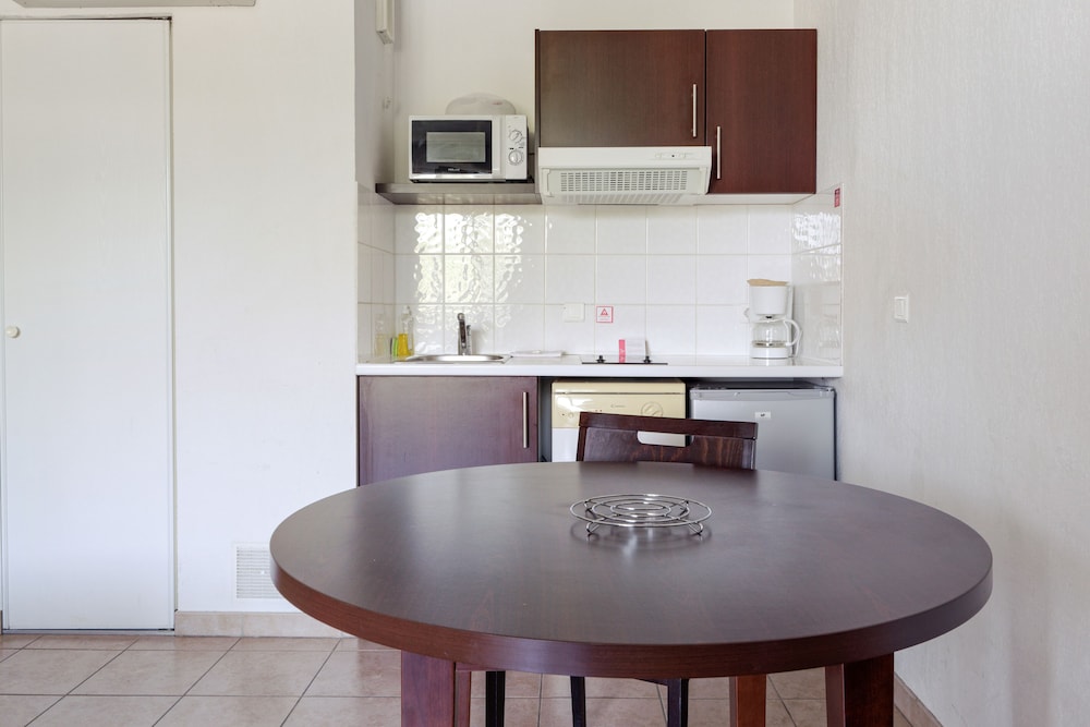 Standard Apartment, Multiple Beds, Non Smoking - Photo 6
