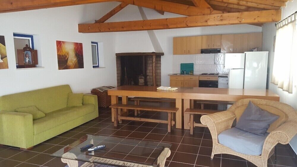 House, 3 Bedrooms photo 2