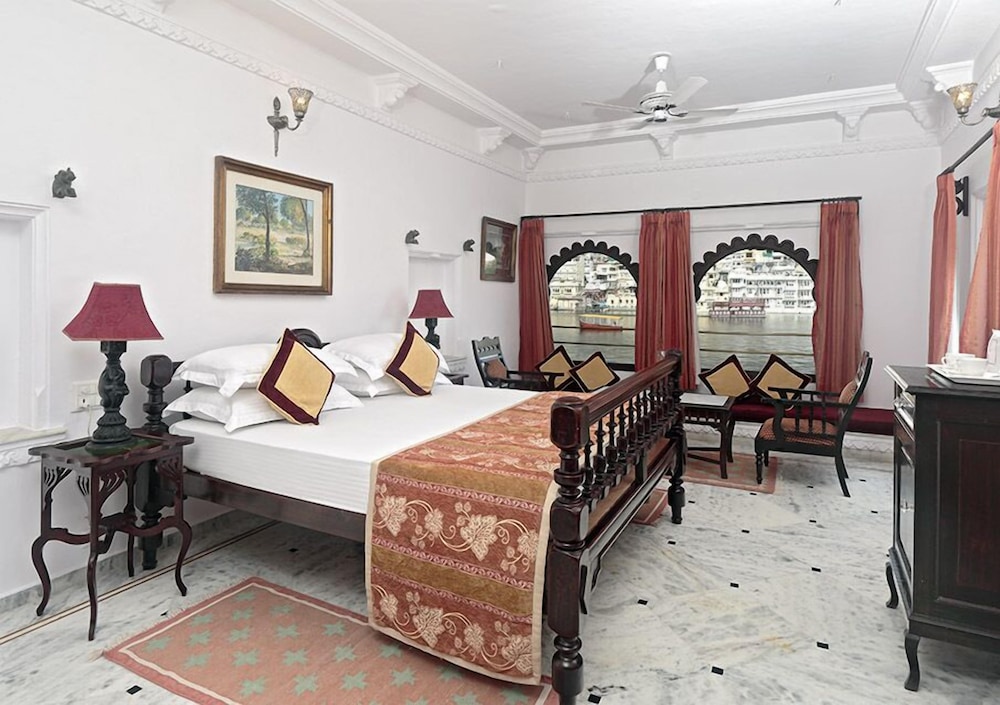 Lake Facing Suite Room photo 1