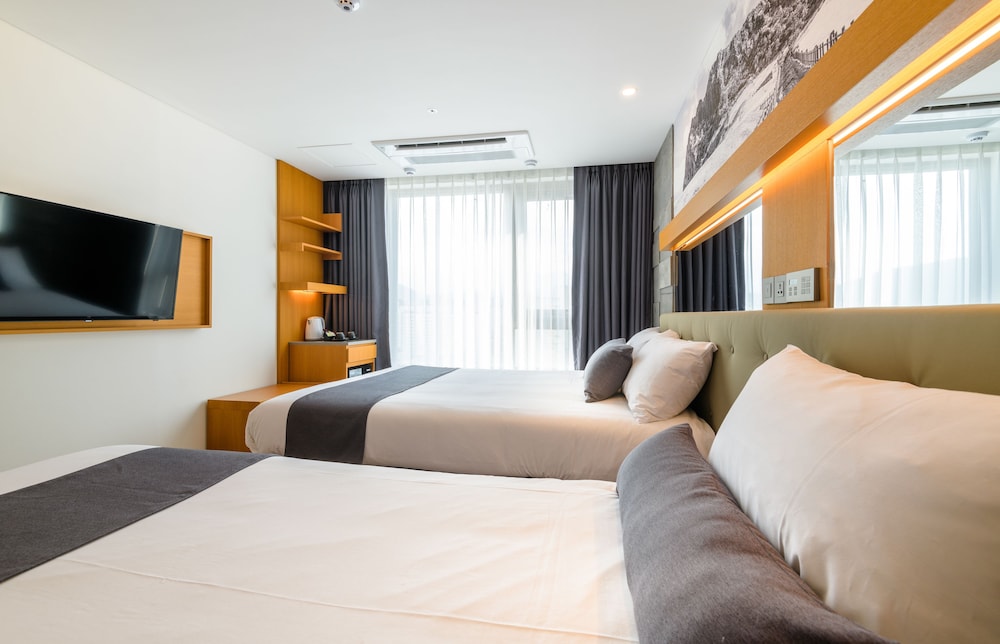 Deluxe Twin Room photo 2