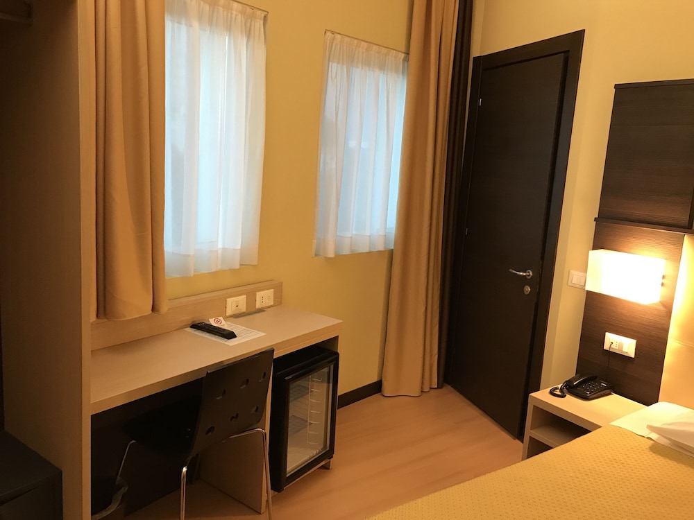 Single Room photo 2