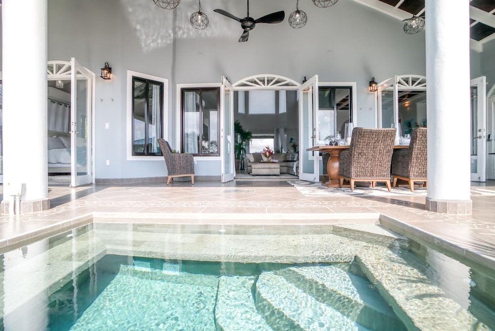 Villa photo 1