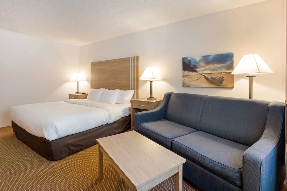 Standard Room, 1 King Bed with Sofa bed, Non Smoking photo 3