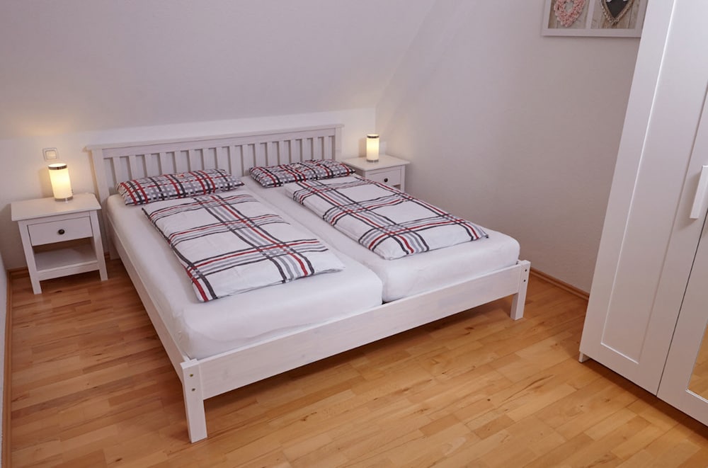 House (B) photo 2
