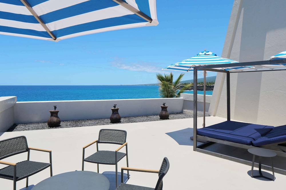 Deluxe Suite, 1 King Bed With Sofa Bed, Oceanfront (club)