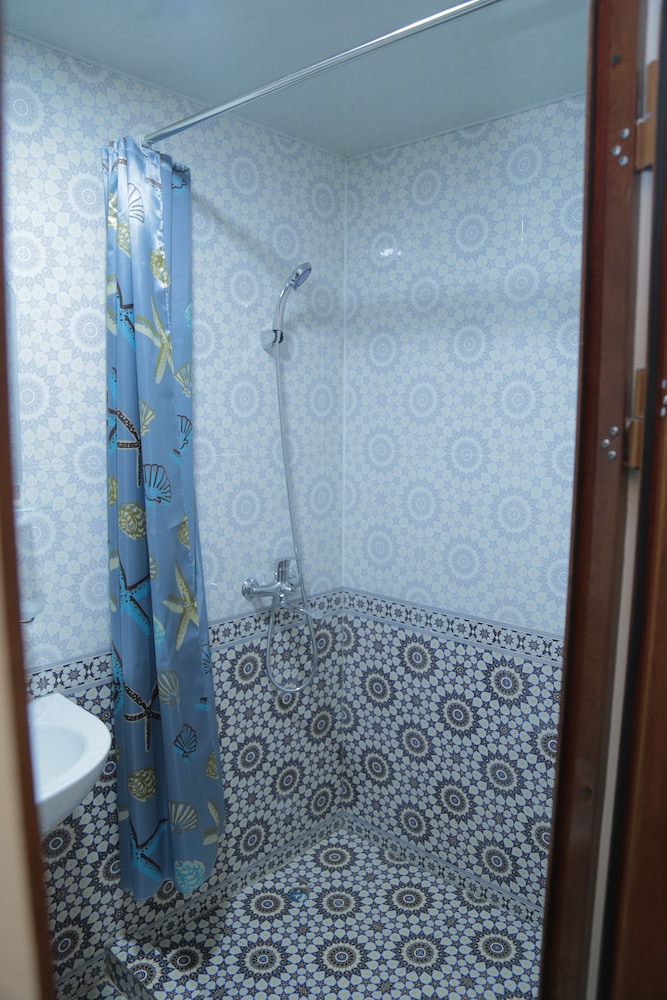 Basic Twin Room, 1 Bedroom, Non Smoking, Courtyard Area photo 2