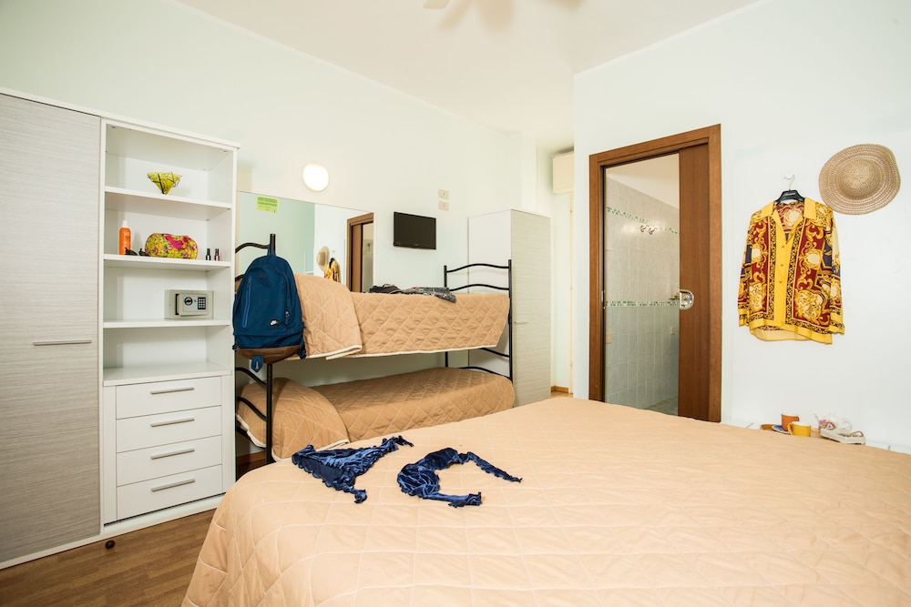 Quadruple Room photo 2