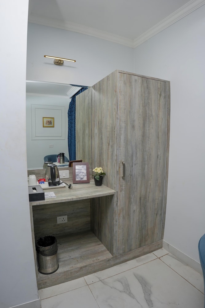Executive Twin Room - Photo 11