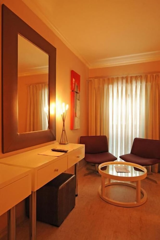 Classic Room, 1 King Bed photo 1
