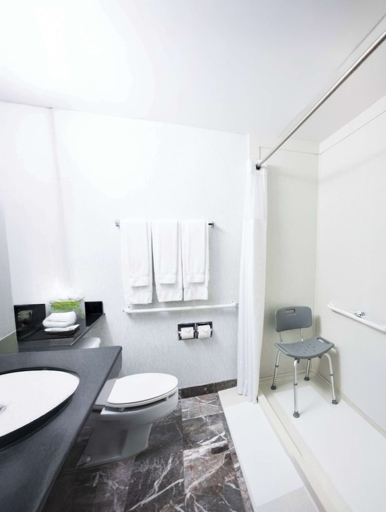 Room, 2 Queen Beds, Mobility Accessible photo 3