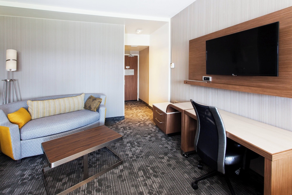 Suite, 2 Queen Beds photo 3
