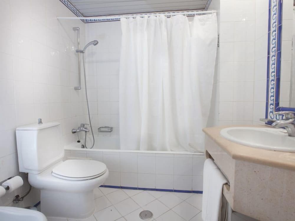 Triple Room (3 Adults) - Photo 5