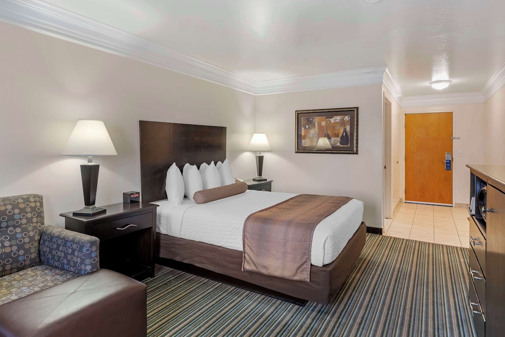 Standard Room, 1 Queen Bed, Accessible, Non Smoking photo 3