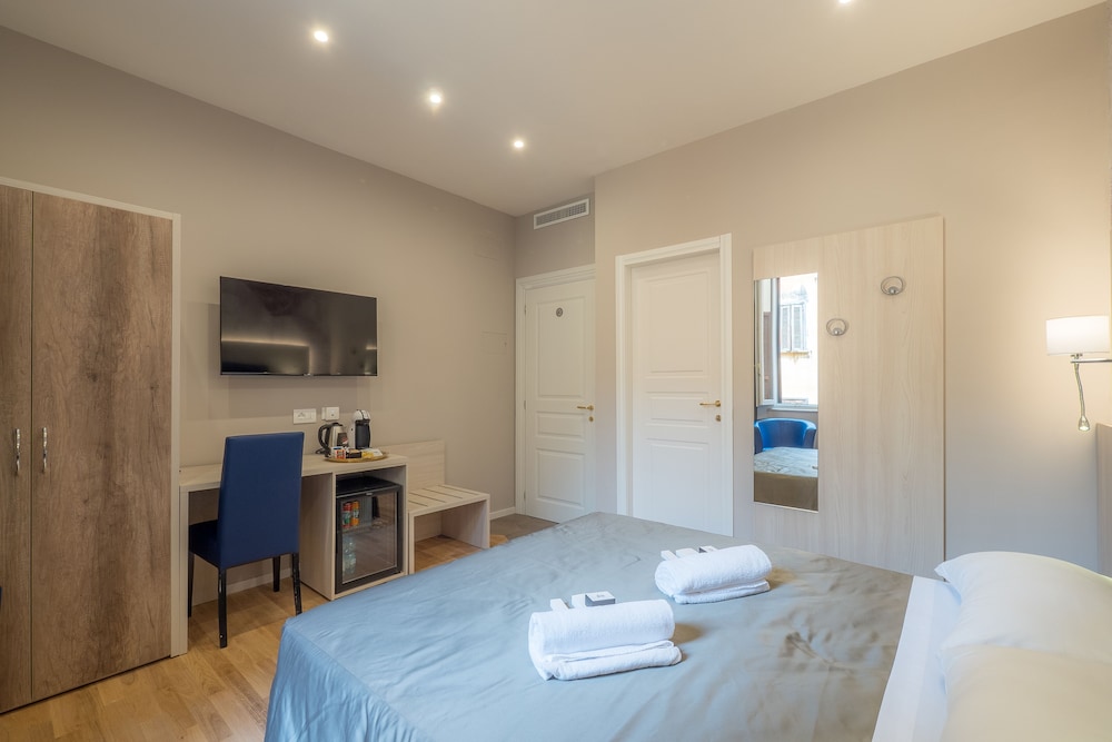 Junior Double Room, 1 Bedroom photo 2