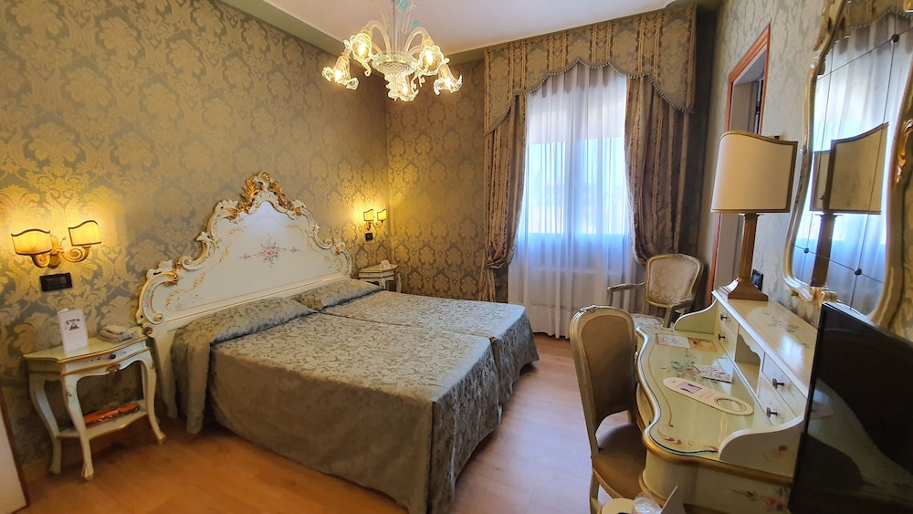 Classic Twin Room
