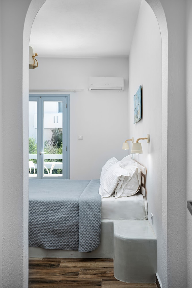 Deluxe Double Room with Street View