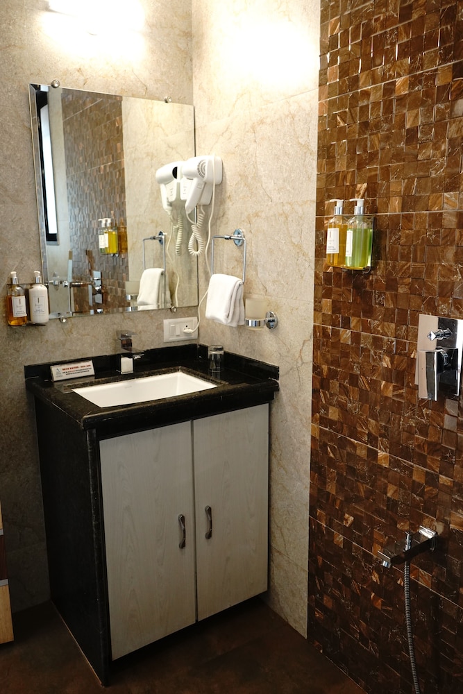 Deluxe Room - Photo 4