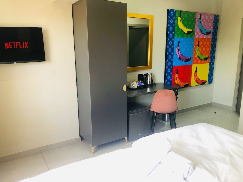 Standard Twin Room, 2 Twin Beds - Photo 8
