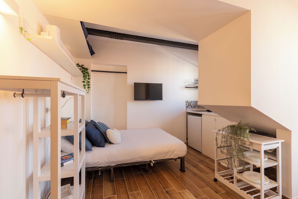Panoramic Studio, Balcony, City View