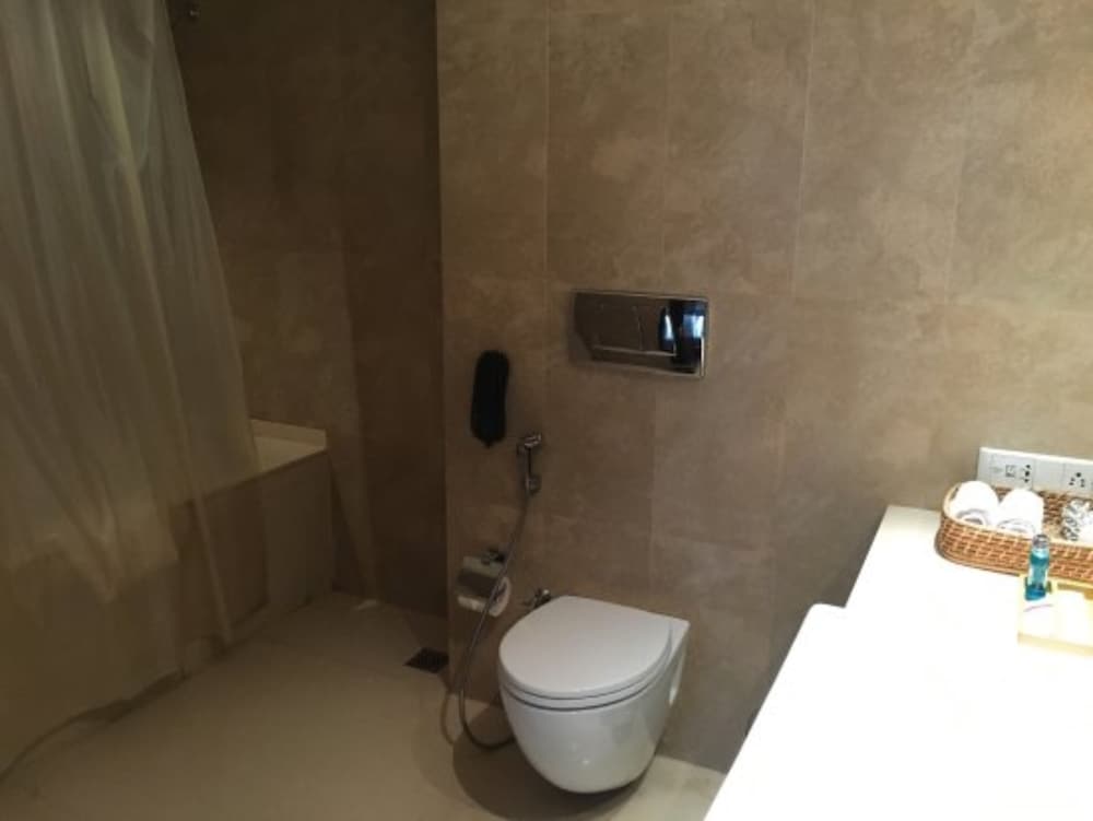 Deluxe Room, 2 Twin Beds (City View) - Photo 5