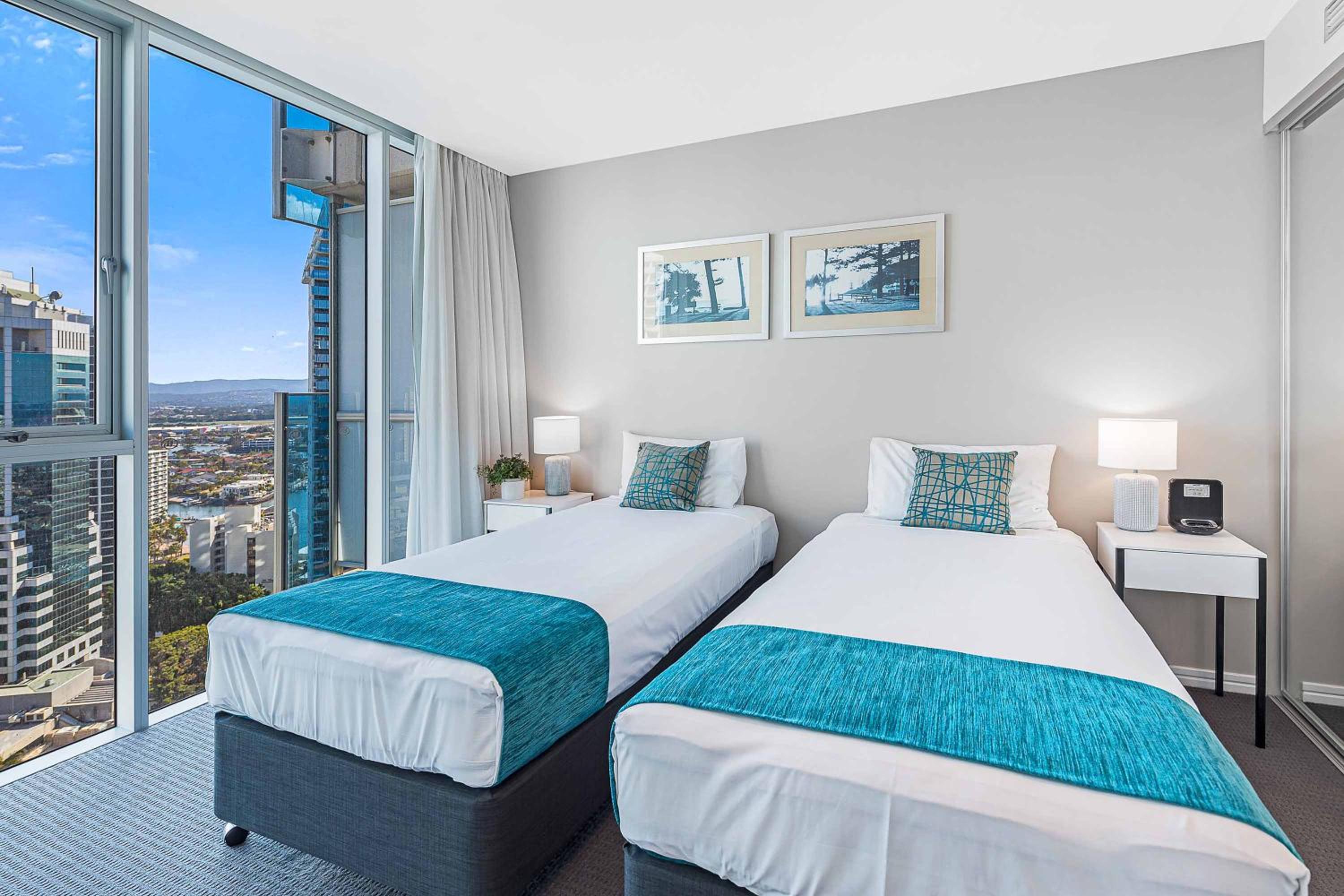 Two-Bedroom, Two Bathroom Level 21 Ocean View  photo 3